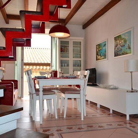 La "Casetta Rossa Del Borgo" トロペーア エクステリア 写真
