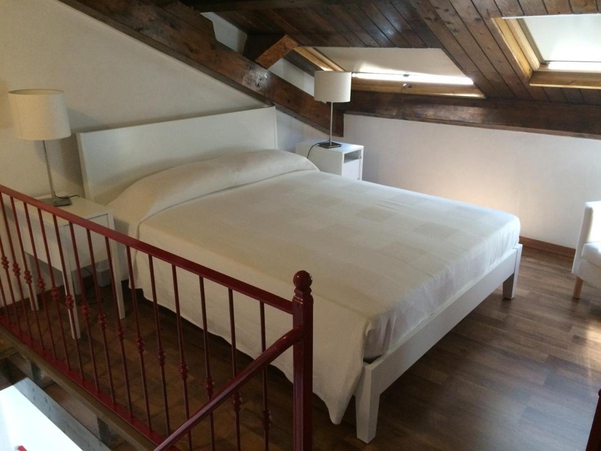 La "Casetta Rossa Del Borgo" トロペーア エクステリア 写真