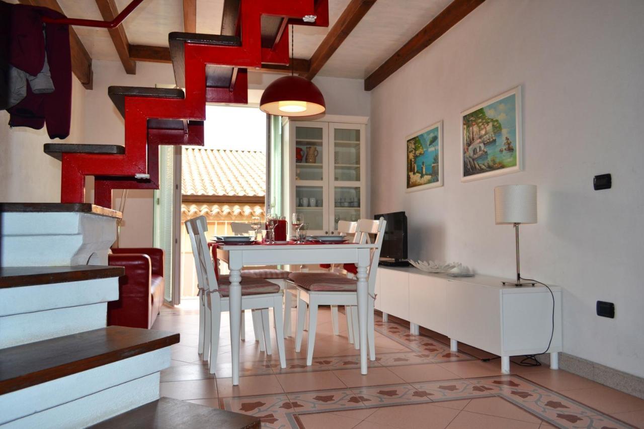 La "Casetta Rossa Del Borgo" トロペーア エクステリア 写真